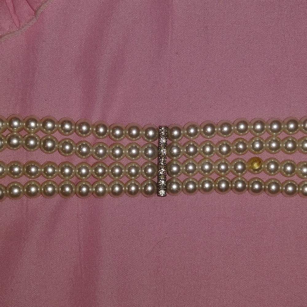 Beaded necklace with strips of crystal